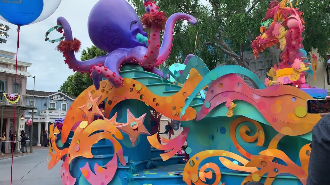 Mickey's Soundsational Full Parade Disneyland 2019
