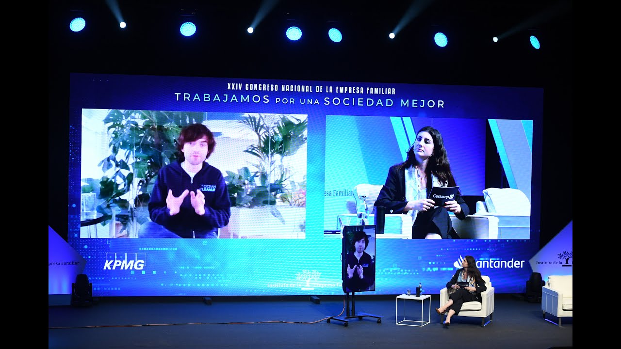 Sostenibilidad. Boyan Slat y Patricia Riberas