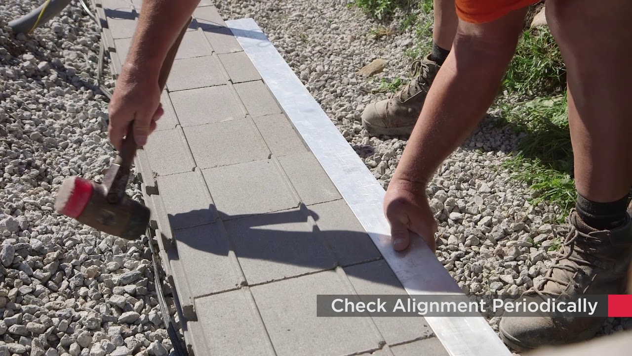 U-Cara Retaining Wall Installation - The Basics  - Part 2 of 3 - English