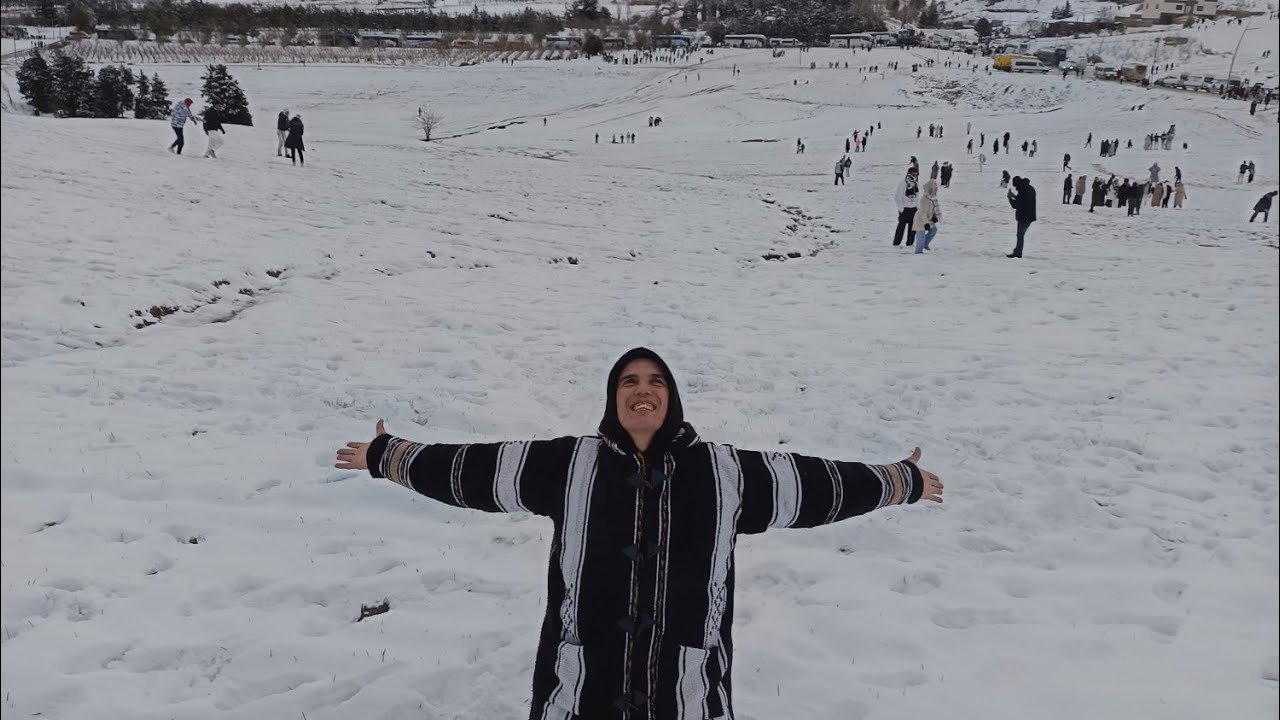 شاهد جمالية طريق الى مدينة إفران 🥶المغرب جولة رائعة في المدينة