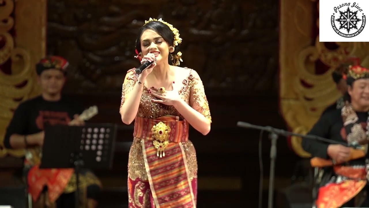 Kr  Meraih Rembulan - Intan Soekotjo - Penyanyi  Keroncong Muda dan Cantik