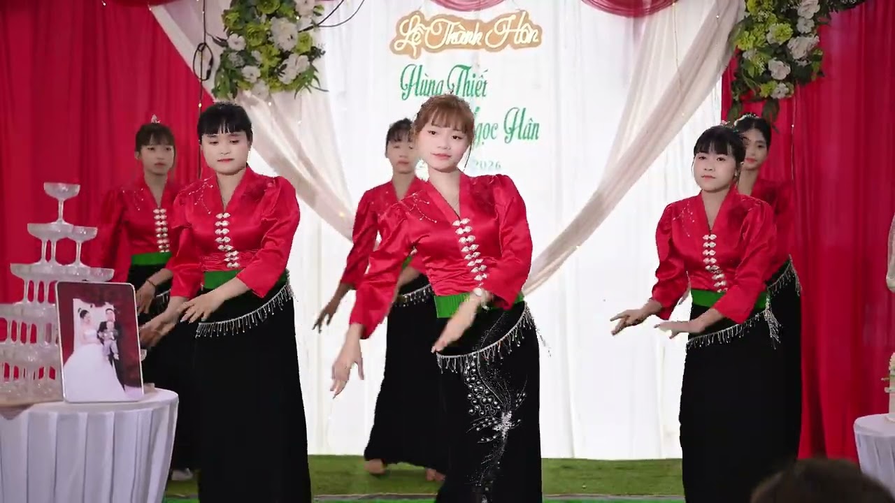 ĐMGĐ BIỂU DIỄN TẠI LỄ THÀNH HÔN CR HÙNG THIẾT - CD NGỌC HÂN TẠI TƯ GIA NHÀ TRAI BẢN THÓN 