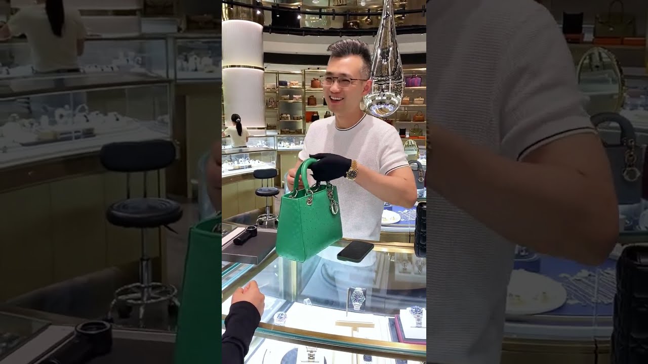 好心给老公换表，结果却发现他.