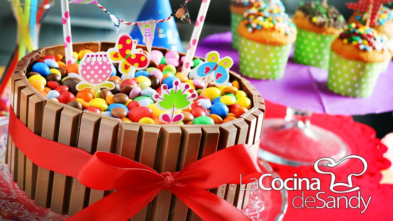 Torta de Cumpleaños de m&m y KitKat en recetas faciles para niños