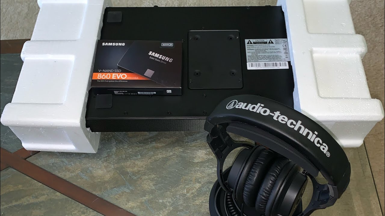 MPC LIVE 2 meets SAMSUNG SSD DRIVE meets //AUDIO-TECHNICA M40X MEETS HEADPHONE STAND