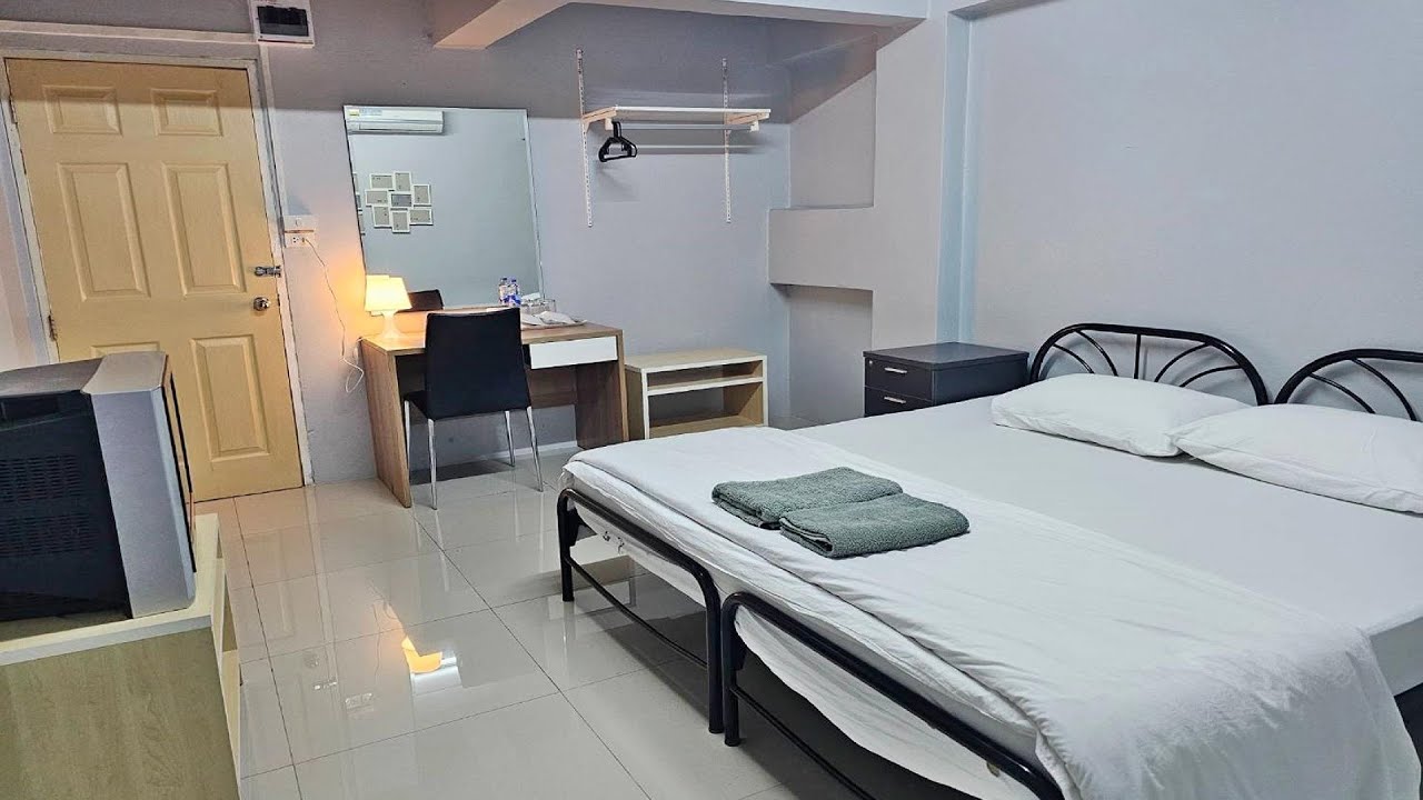 Toucan Bed and Cafe | Bangkok, Thailand | Hotel Review🏨