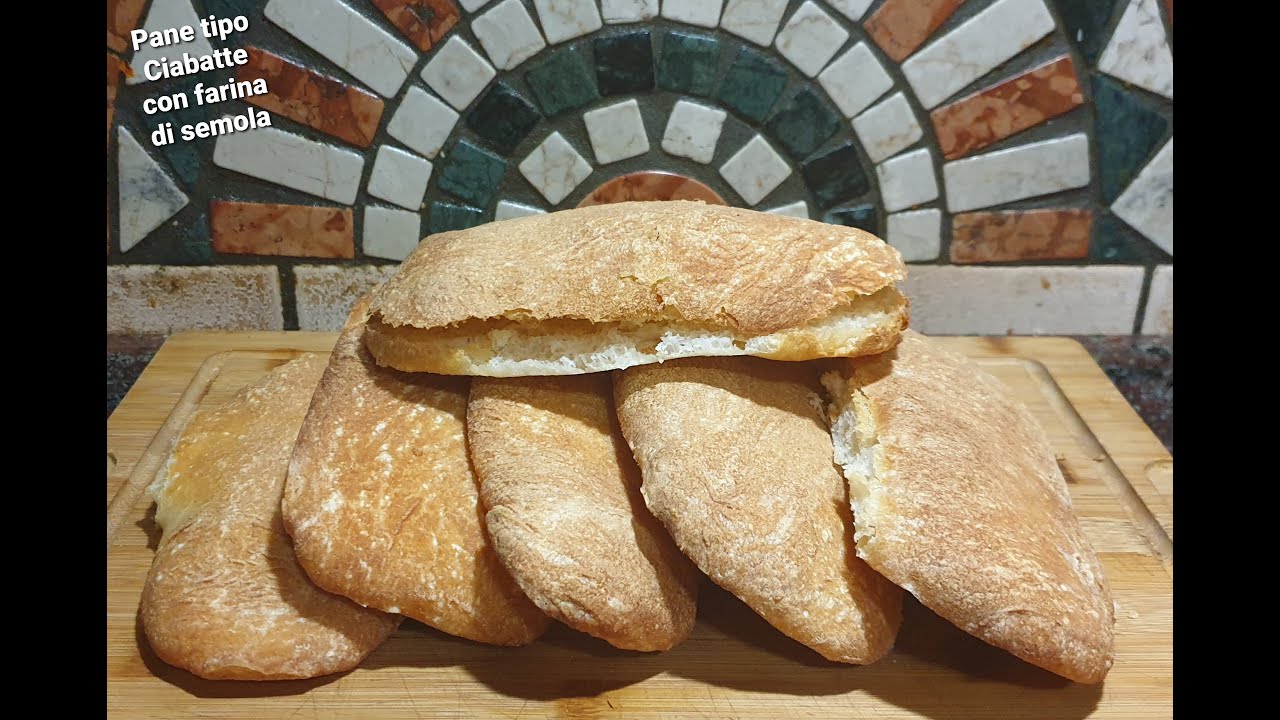 PANE TIPO CIABATTE CON FARINA DI SEMOLA. Lunga lievitazione e alta idratazione.