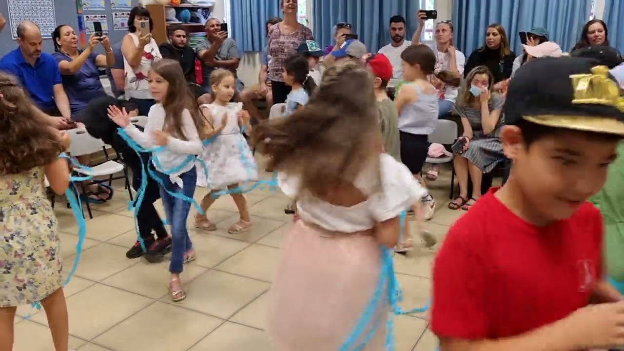נועה - מסיבת סיום כיתה ב' בי
