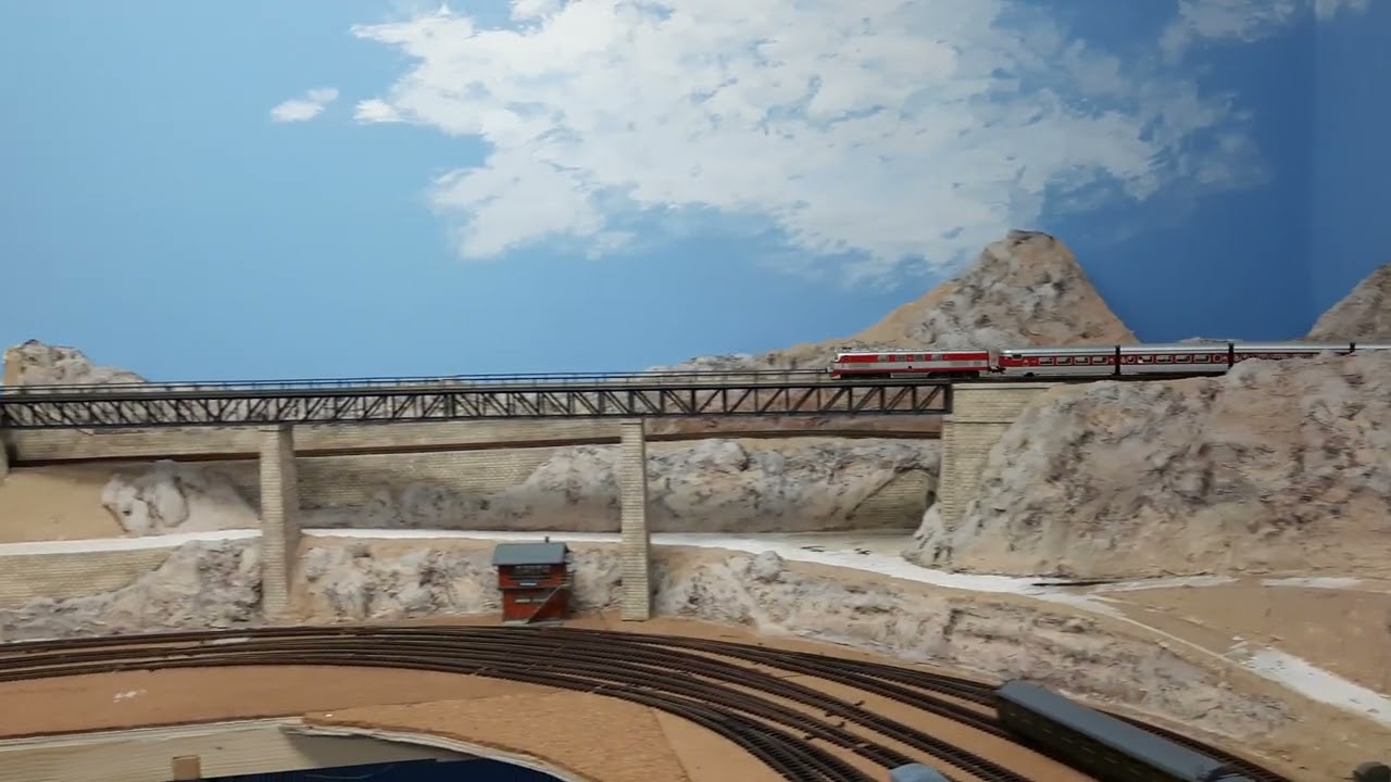 una 2000 talgo de ibertren digitalizada, tirando de un talgo lll de electrotren