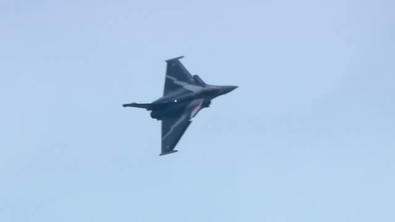 D&eacute;monstration en vol du rafale2 au SIAE du bourget 2023