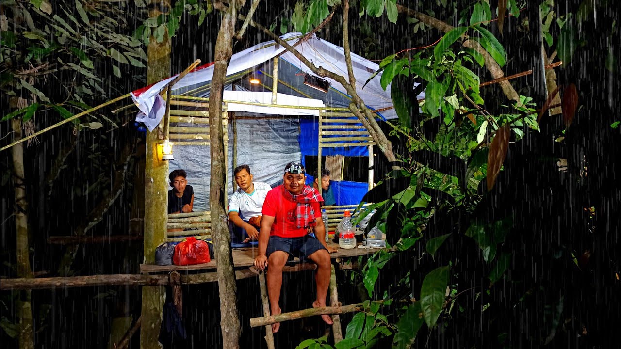 Diguyur hujan deras camping dirumah pohon, tidur nyenyak sampai pagi , relaxing rain sound