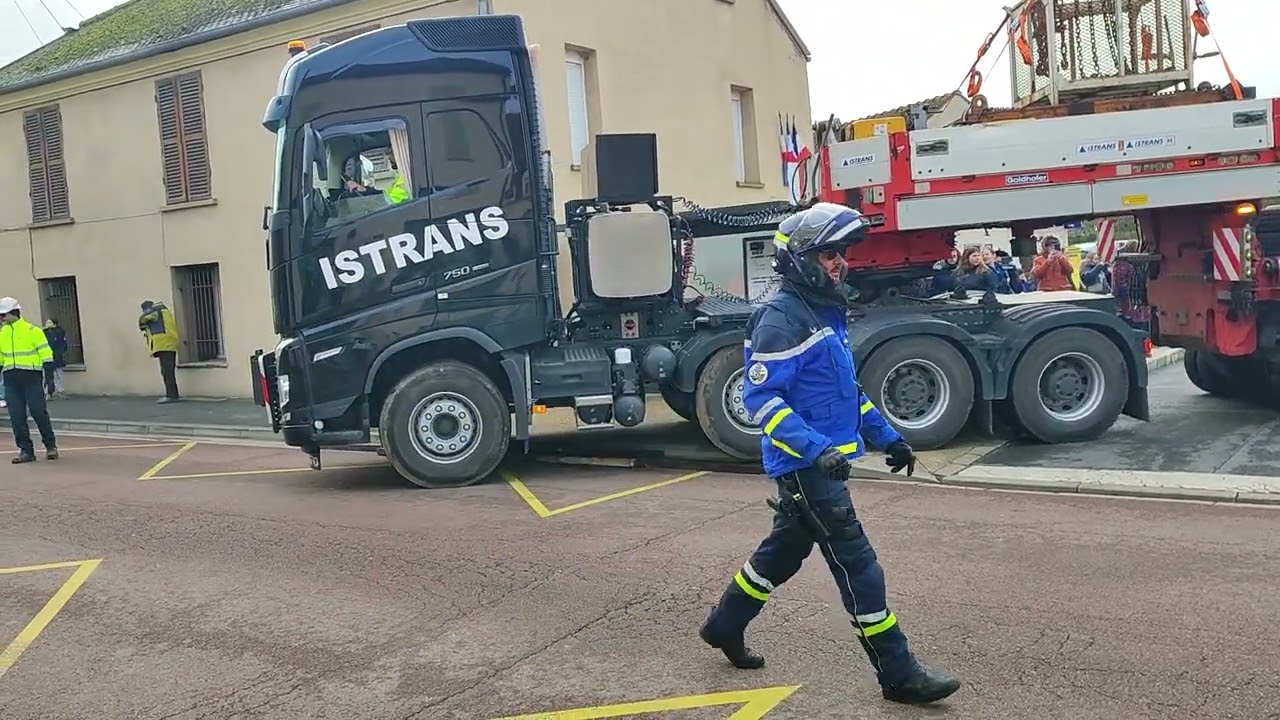 Convoi exceptionnel 100 mètre de long commune de Mormant 77720 pour Total Grand puit
