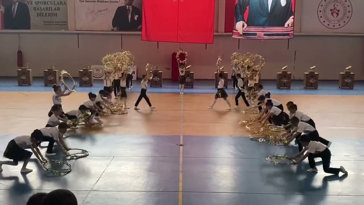 Fındıklı İlkokulu 23 Nisan Hulahop Gösterisi