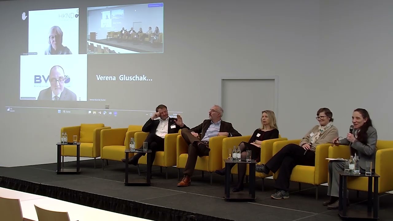 Diskussionsrunde „Wer steuert wen und was?“