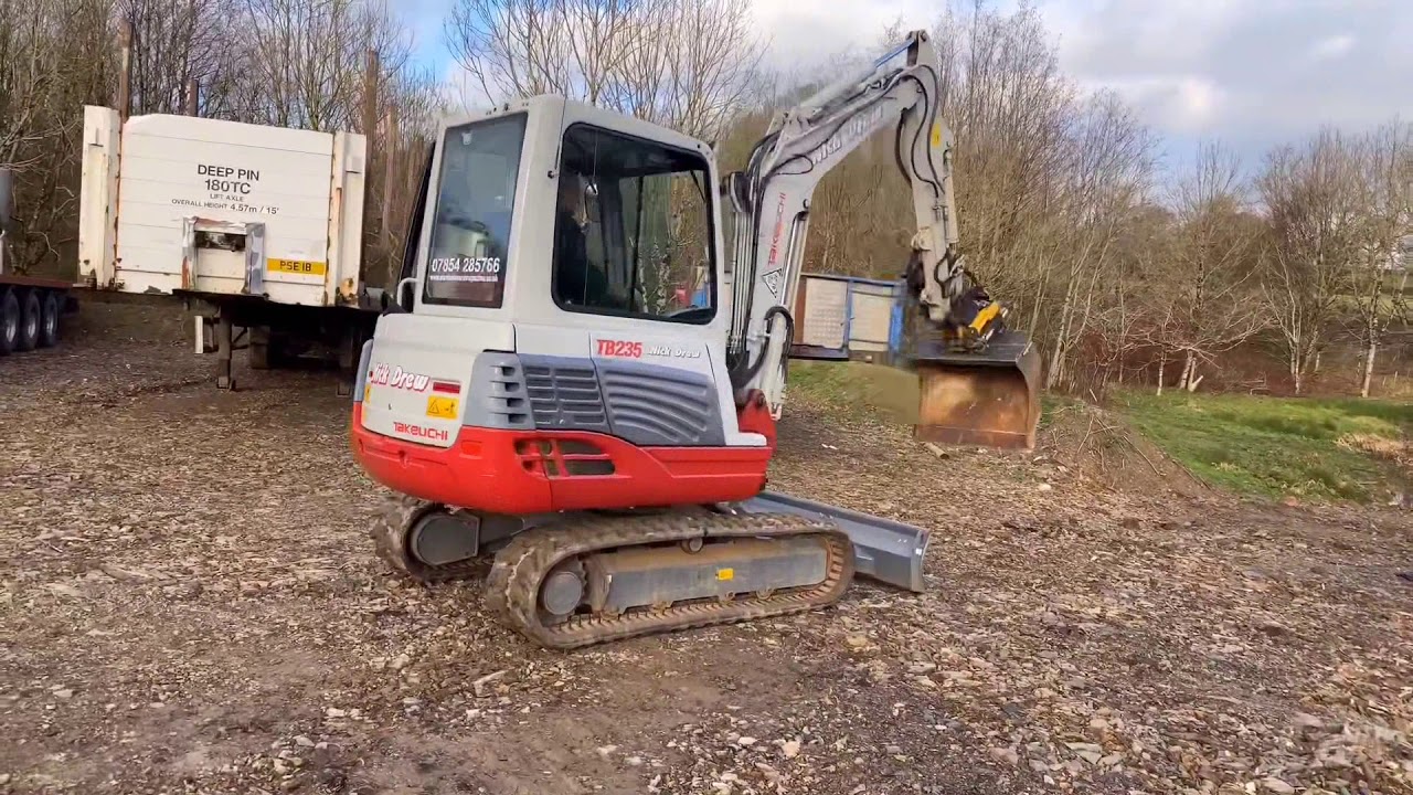Kenneth Hatcher Tries Out the Takeuchi TB235 with Engcon EC204 Tiltrotator
