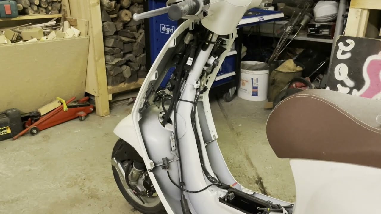 Vespa Primavera 50 - Trittbrett entfernen