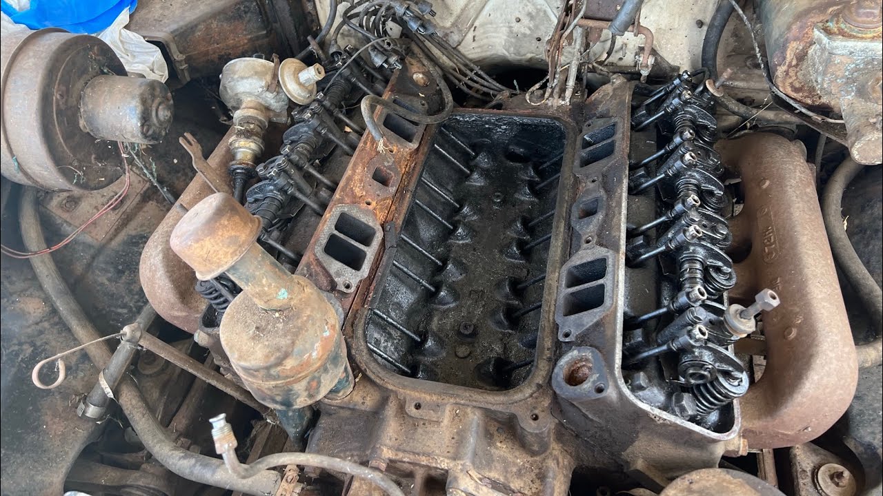 Not another “will it run?” video - “Barn find” 1957 Lincoln Premiere engine investigation -