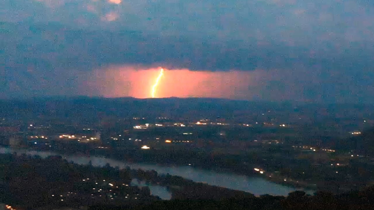 Gewitter vom Kahlenberg bei Wien aus der Drohnenperspektive