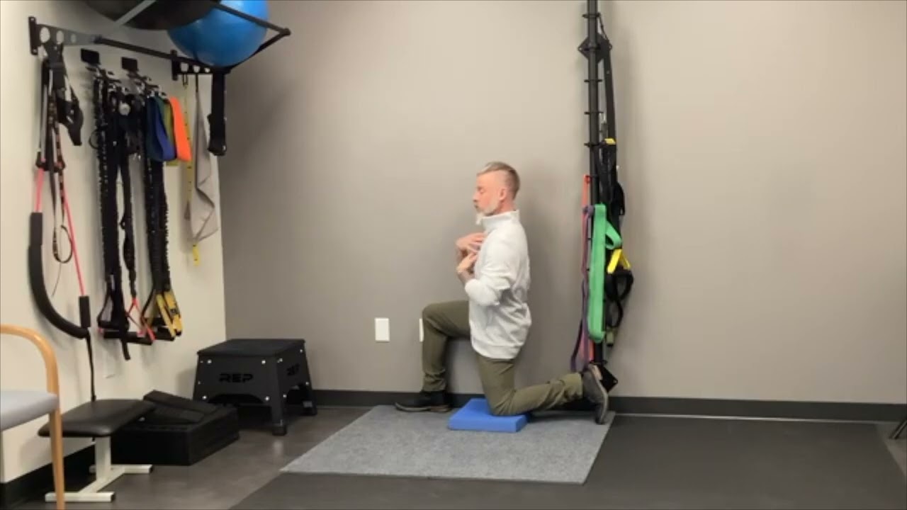 Thoracic Rotation (left) in 1/2 Kneeling