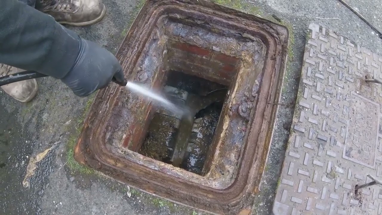Blocked Drain Drain Unblocking Clean A Drain LTD 279