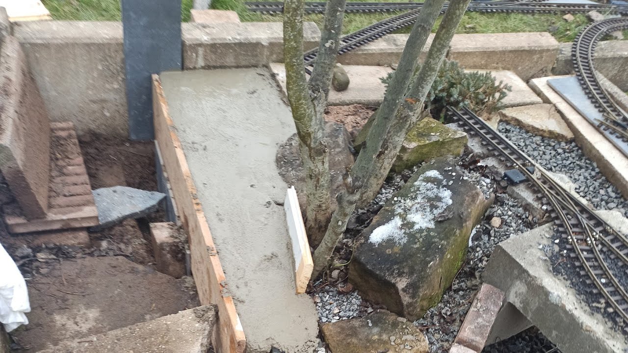 Part 12 of Our garden railway Projekt/ we build a new wal to Support the Tracks