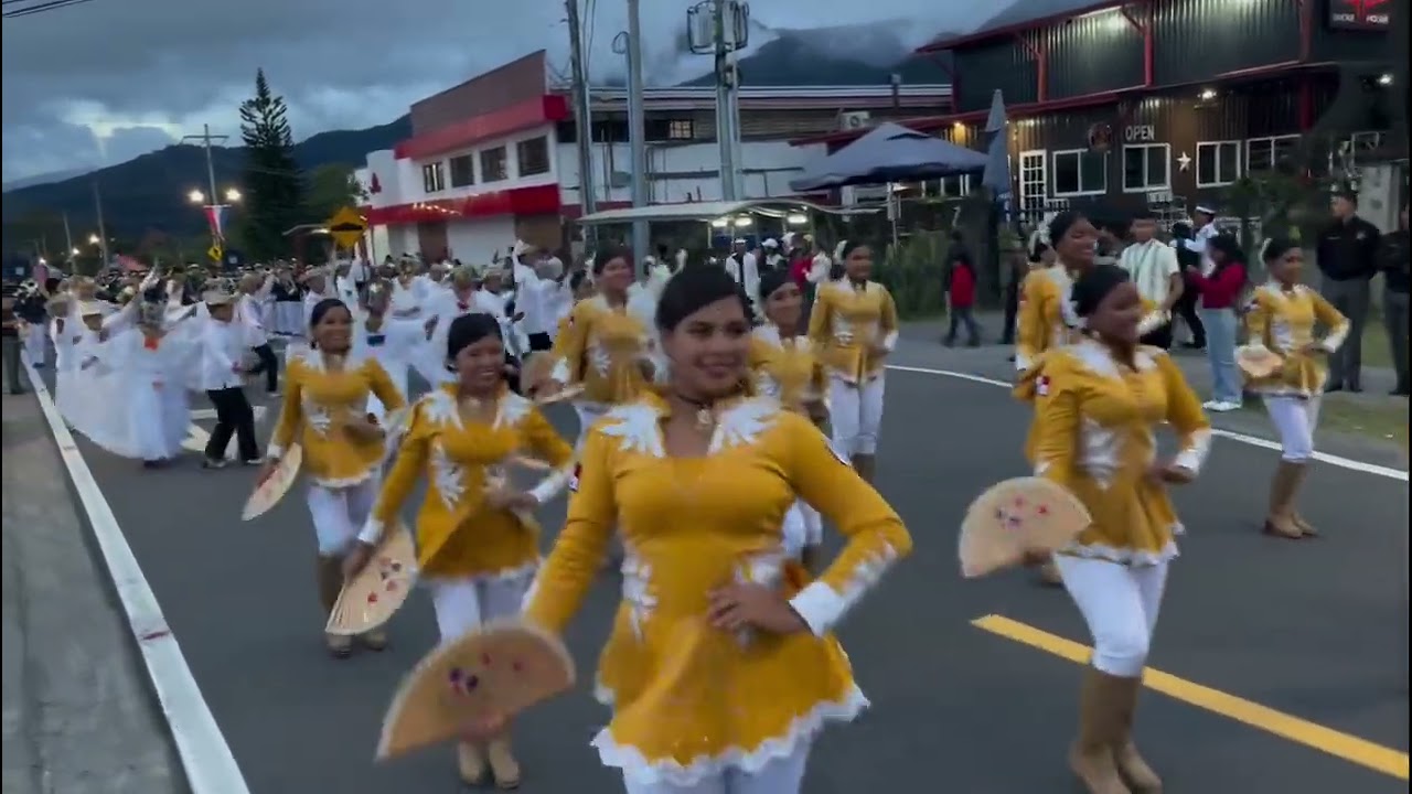 Instituto rubiano💛🩵- Tierras altas(volcán)