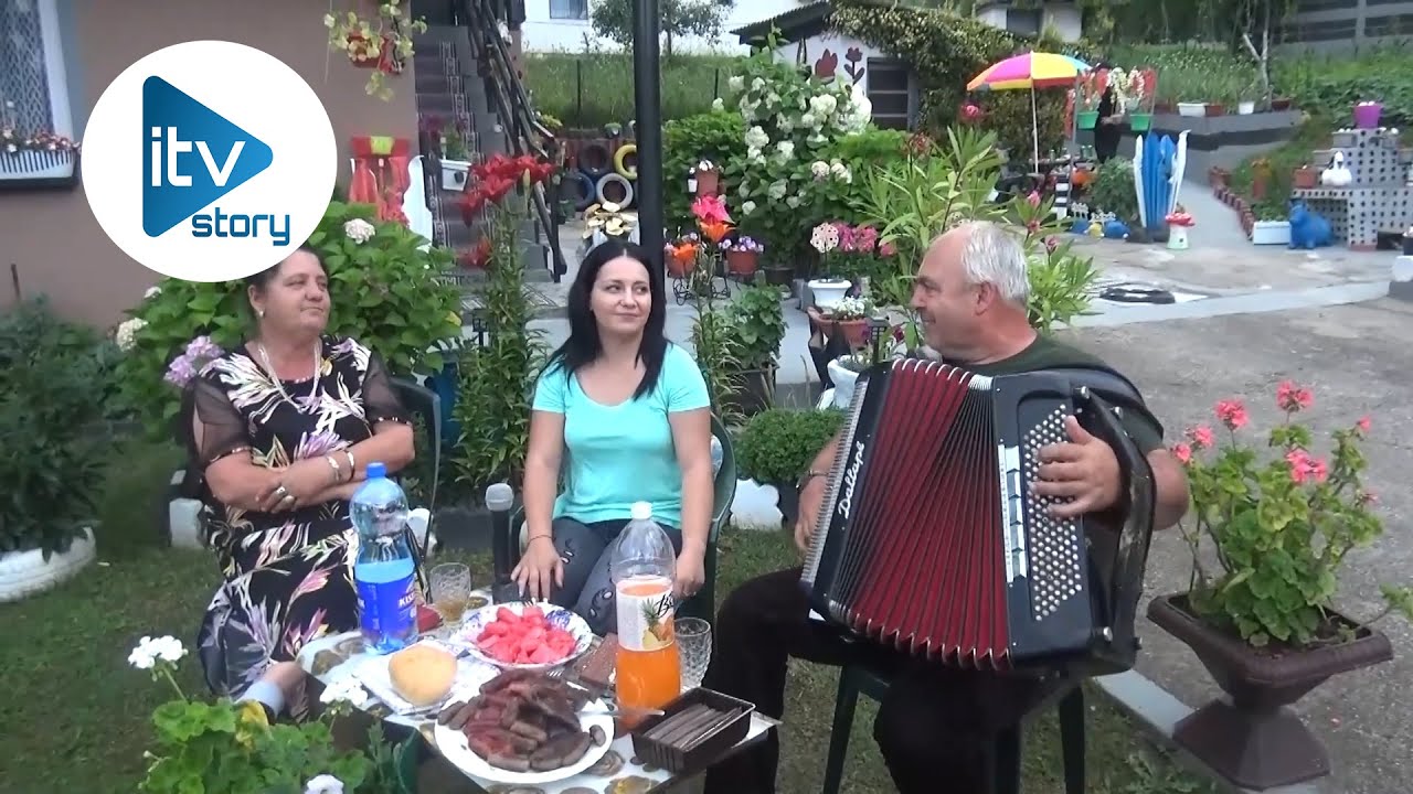 HAFIZINA LJUBAV JE CVIJEĆE I HARMONIKA KOJA DONOSI NOVAC.