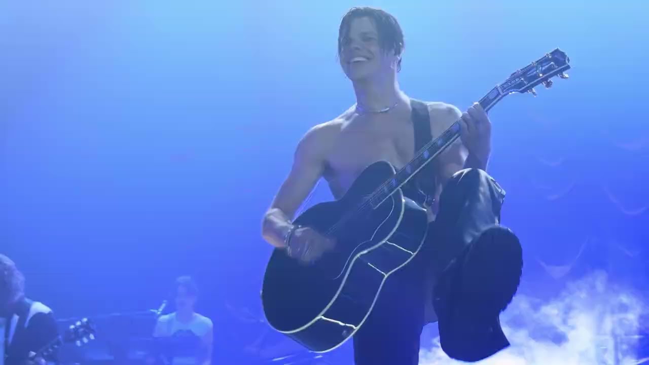 YUNGBLUD - War (Live) 4K