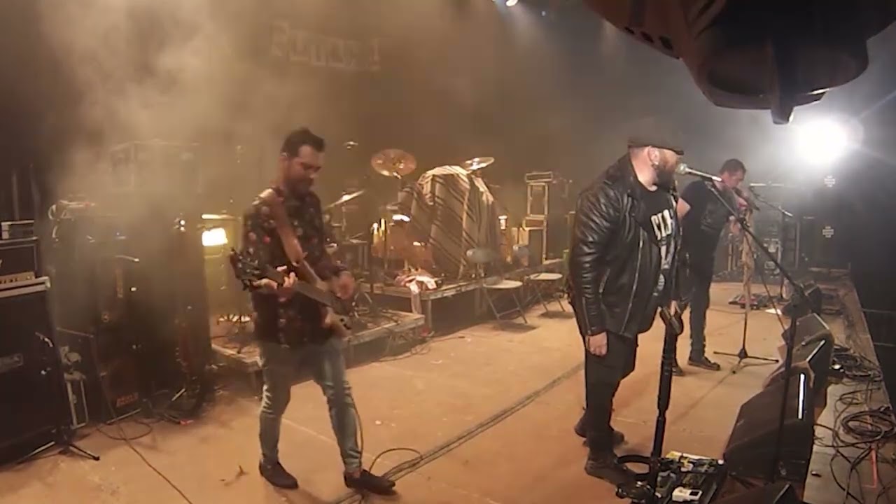 Homenaje de Sut&hil a nuestro Robe con Kutxi Romero de los @LosMareaOficial en el Doberel Fest 2025 