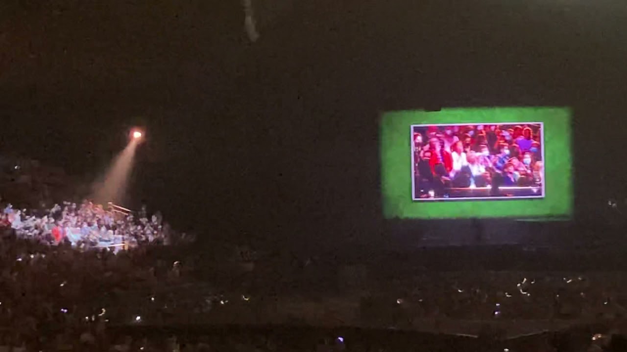 Opening Niels Destadsbader sportpaleis met fc de kampioenen