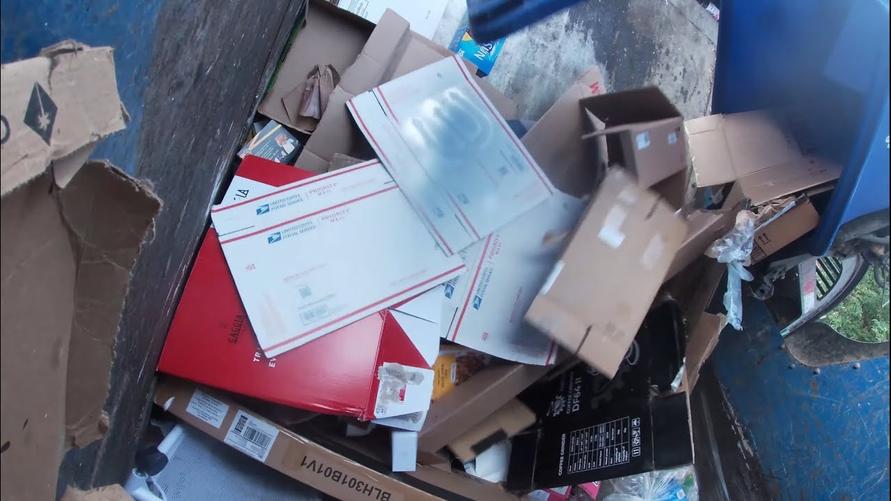 Hopper Footage - McNeilus ZR Packing Recycling 