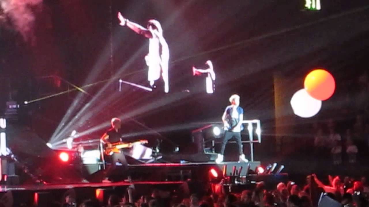 What makes you beautiful - One Direction TMH Tour (Birmingham) 17/04/13