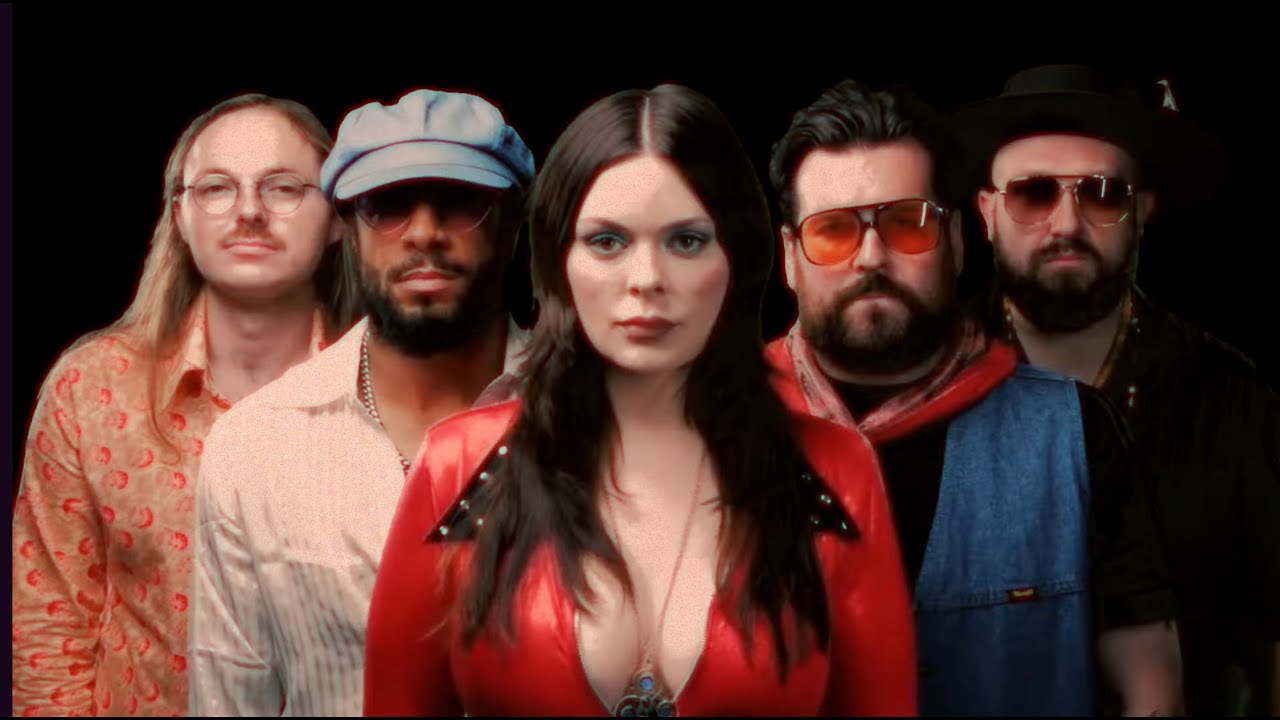 Bobbie Dazzle - Merry-Go-Round Official promo