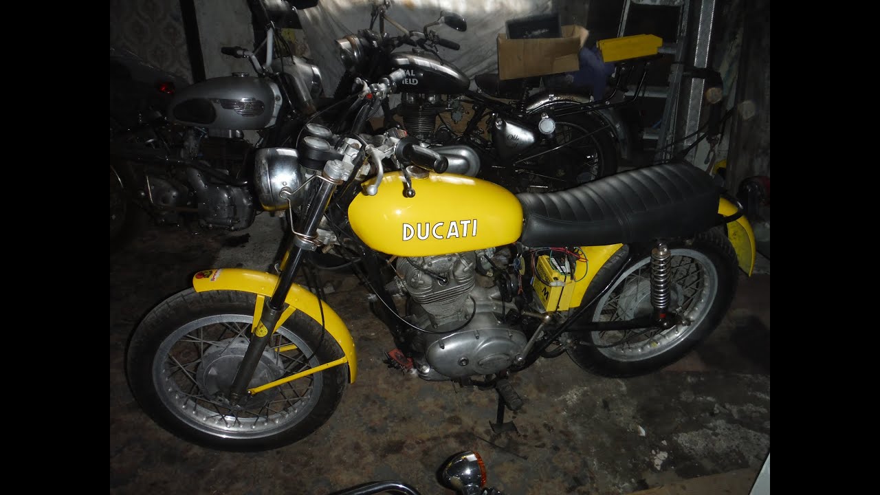 Ducati 250 [Spanish] first ride with electronic ignition and generator reveals gearchange gremlins.