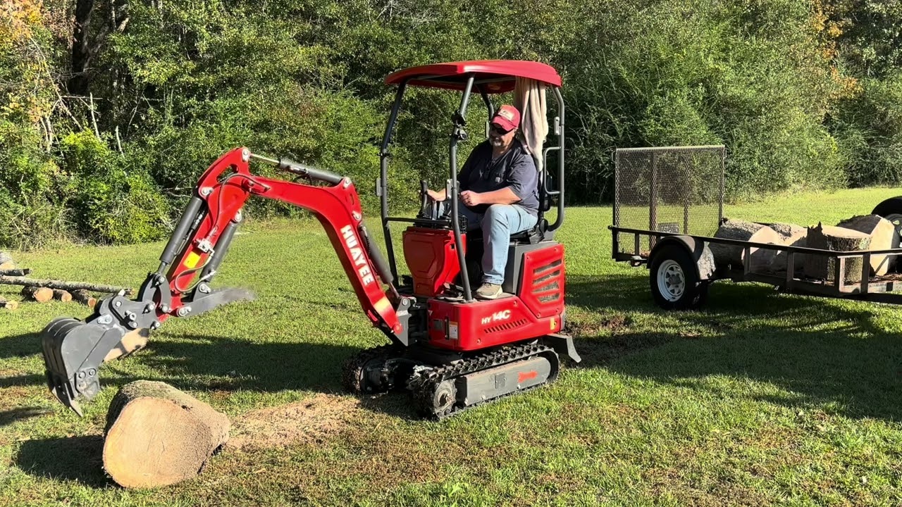 Loading and unloading firewood rounds with the Huayee hy14c Chinese mini excavator 