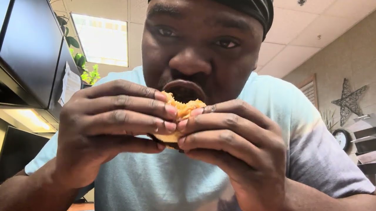 Trying the NEW ULTIMATE STEAKHOUSE WHOPPER at BURGER KING.