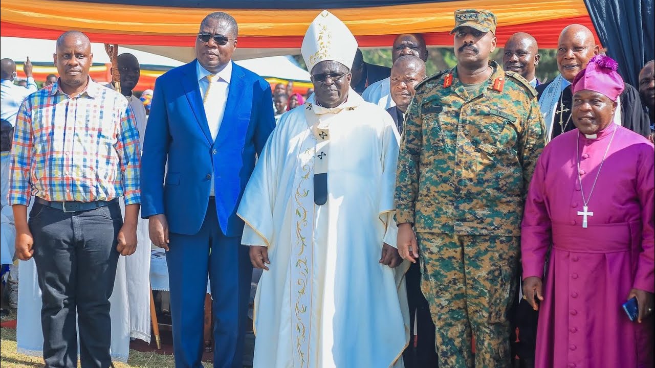 President Museveni’s son Gen Muhoozi Kainerugaba welcomed in Tororo, speaks Kiswahili to woo support