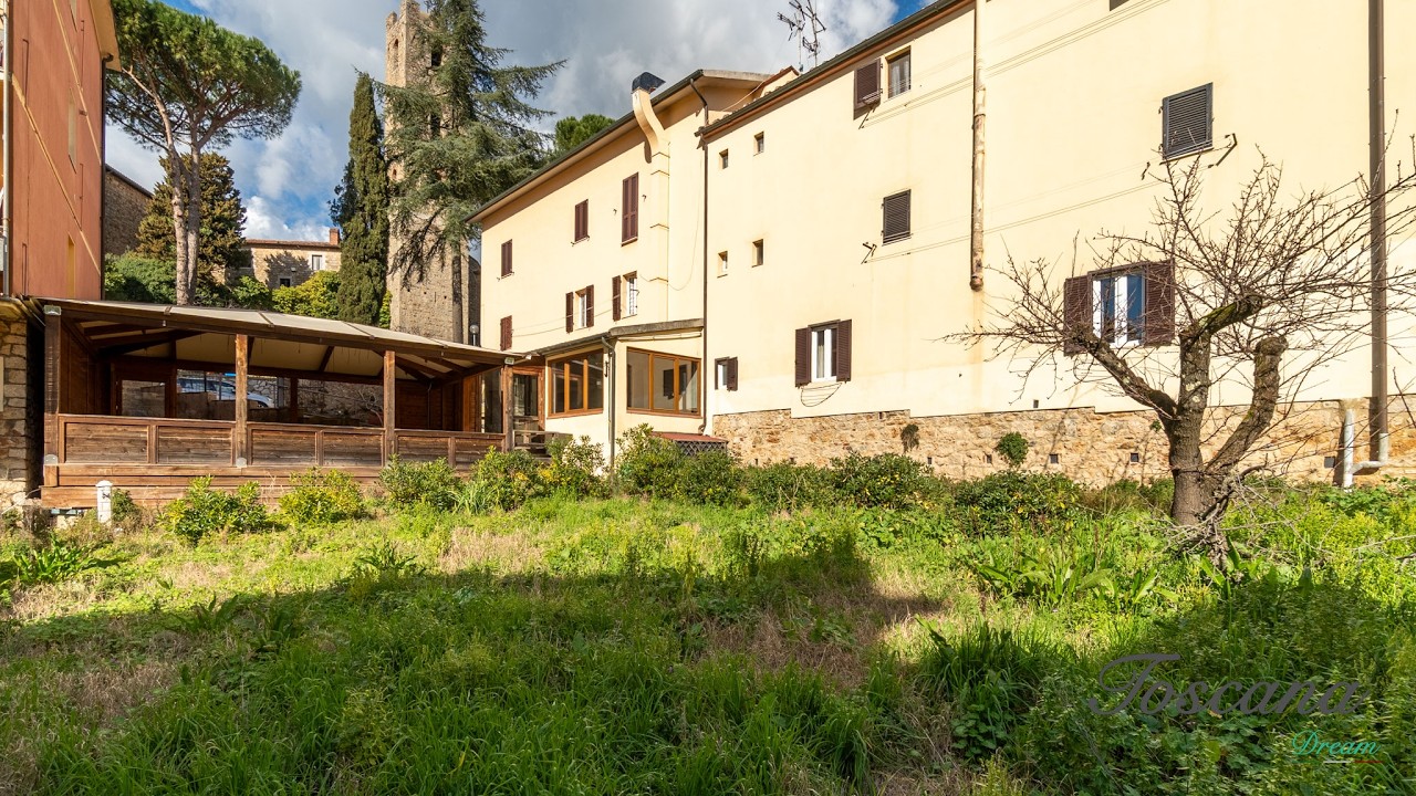 Massa Marittima, appartamento con giardino piano terra