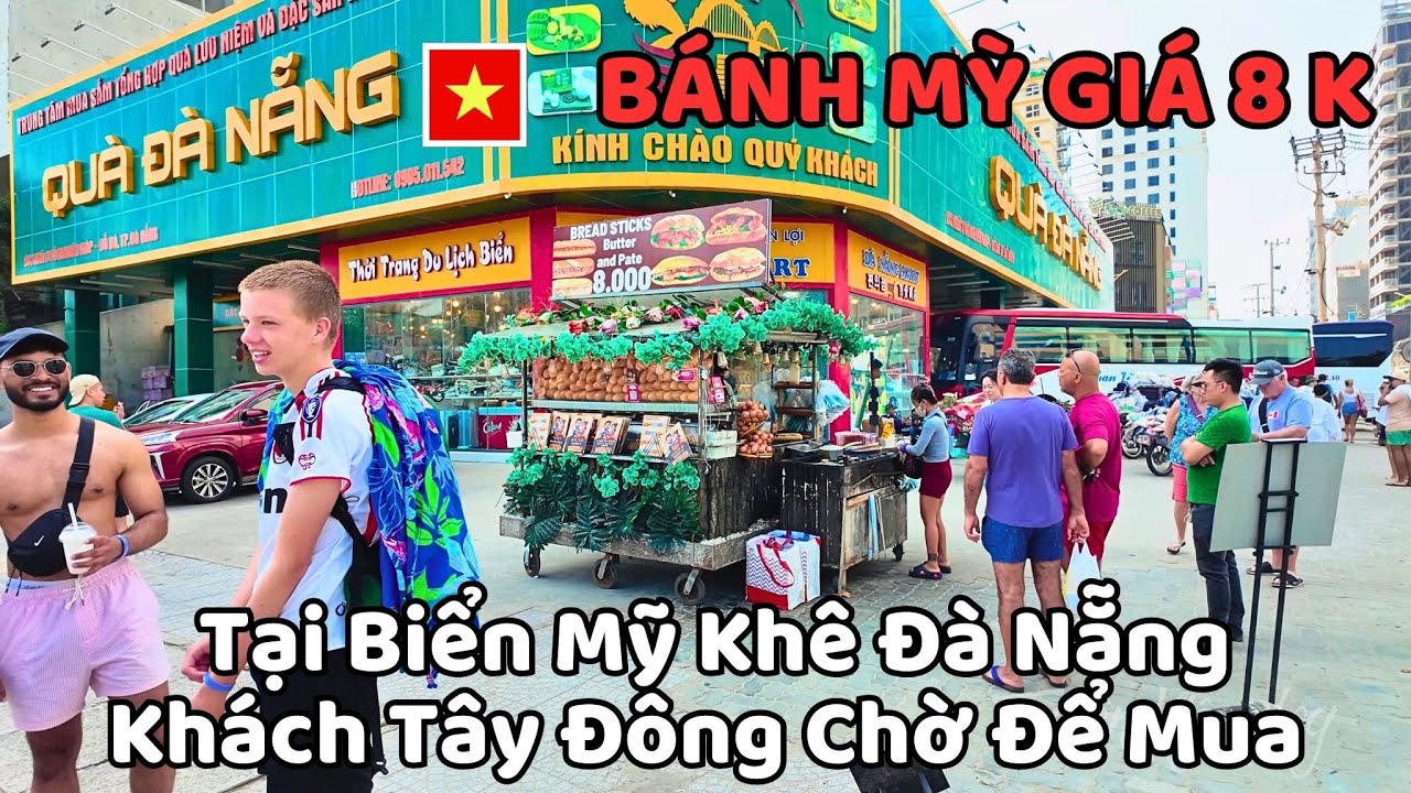 Dạo Biển Mỹ Khê Đà Nẵng Bất Ngờ Phát Hiện Tiệm Bánh Mỳ Giá 8 k , Khách Tây Đông Chờ Để Mua