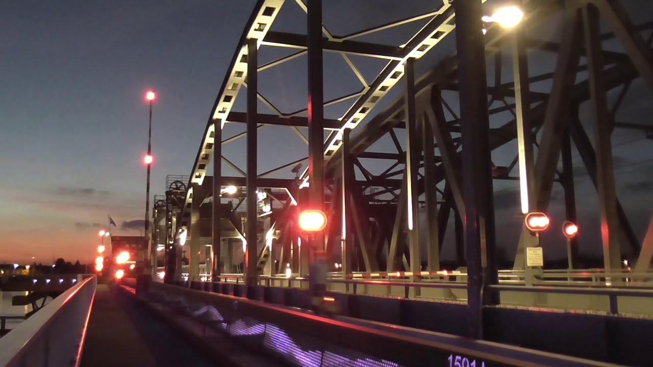 Brugopening Oude IJsselbrug Zutphen/ Liftbridge/ Pont Levant/ Hubbrücke