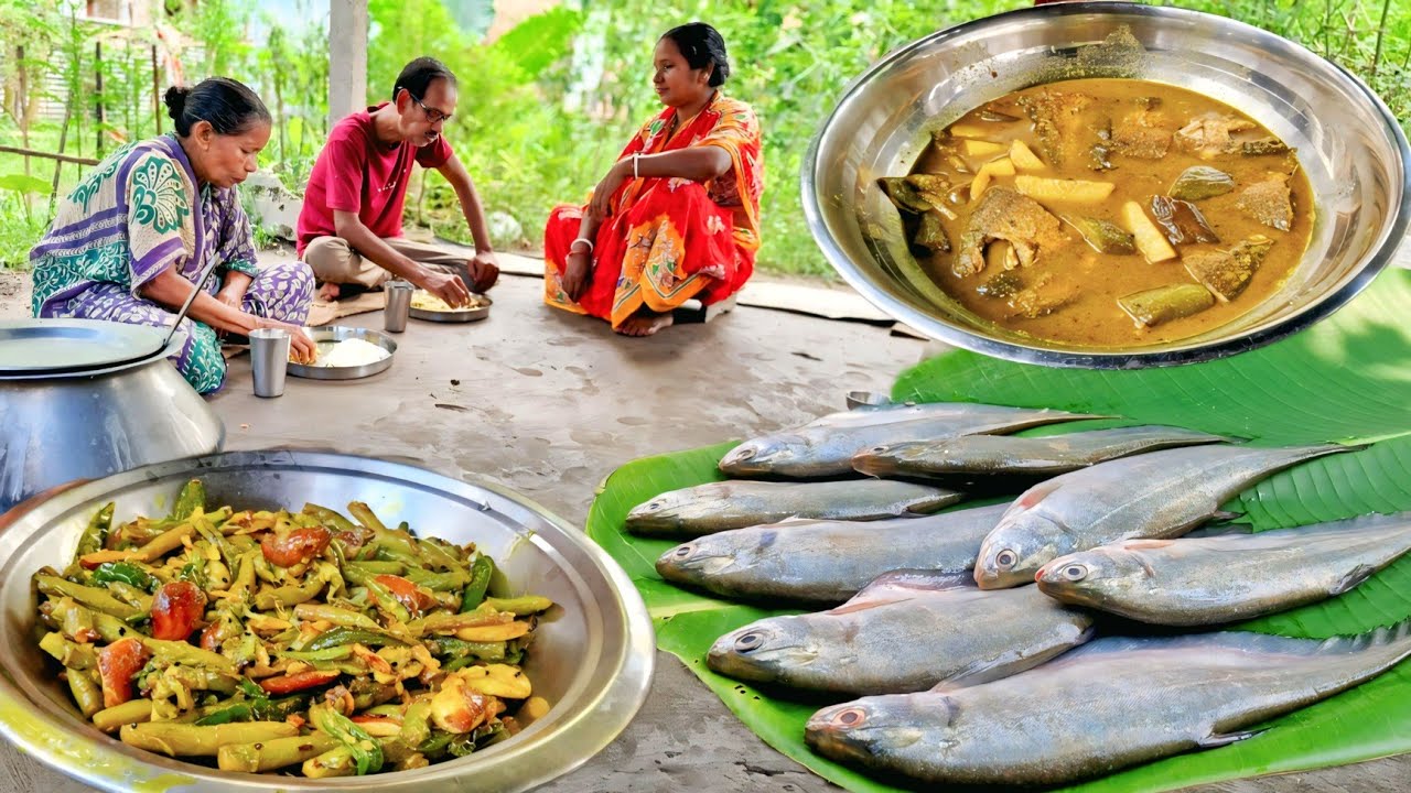 Traditional Bengali Village Cooking | মায়ের হাতের ফোলি মাছের ঝোল আর কচুরলতি ❤️