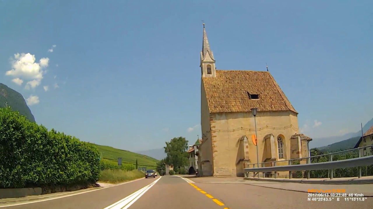 I: Kaltern an der Weinstraße. Caldaro. Trentino-Südtirol. Ortsdurchfahrt. Juni  2017