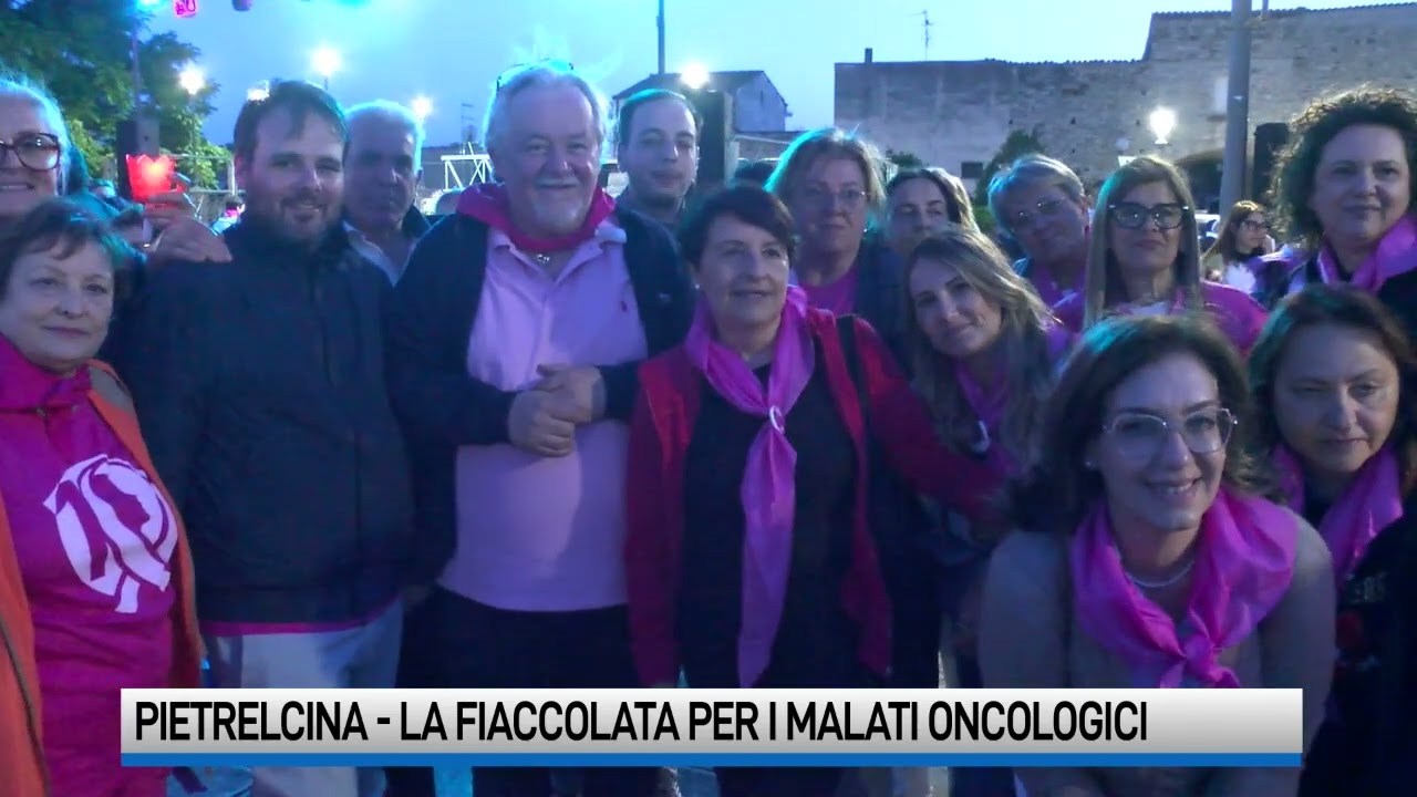 Pietrelcina, in migliaia alla fiaccolata per i malati oncologici