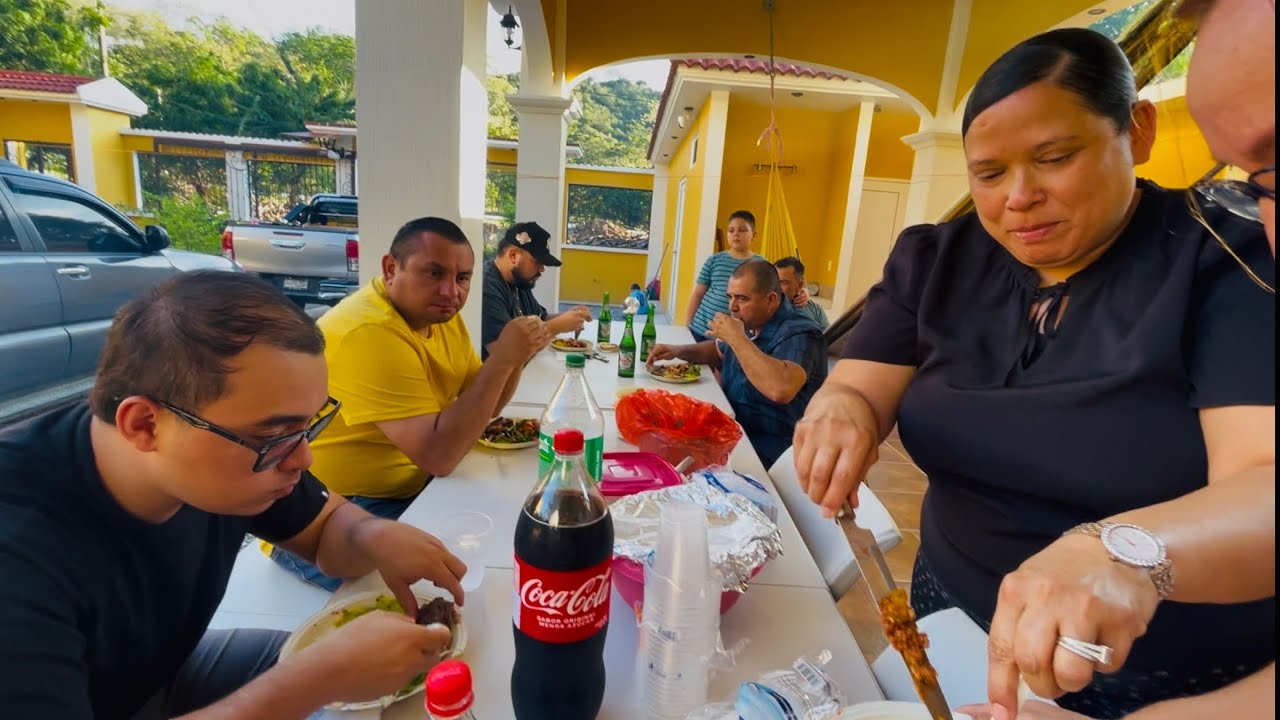 Yo soy Willy nos invit&oacute; a su casa a una carnita asada 😋