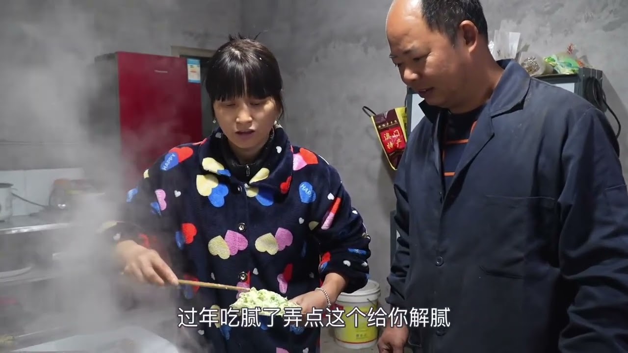 原来青菜尖还可以做粑粑，阿英一人煮一大碗，满满的春天味道 #农村生活#舌尖上的原生态美味 #抖出家乡山货 #农村美食#菜粑粑
