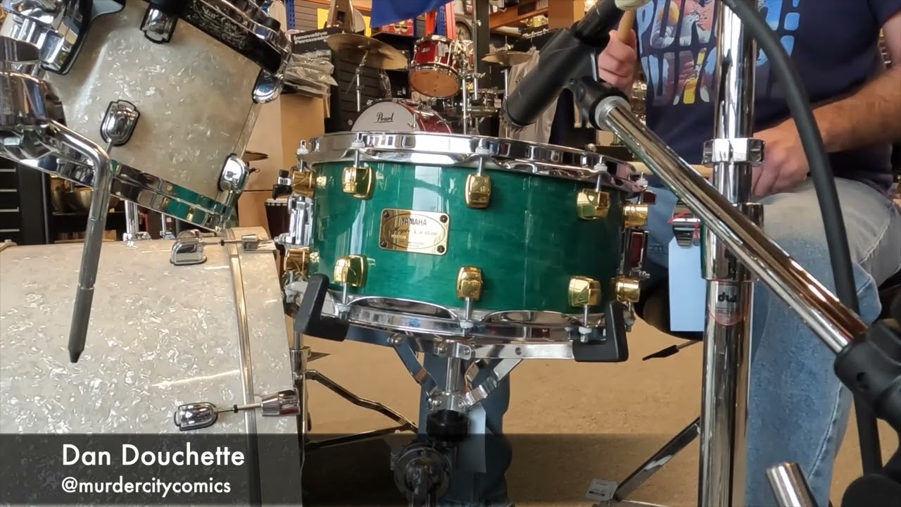 Yamaha Maple Custom 6.5x14 Snare Drum in Turquoise Lacquer (preowned)