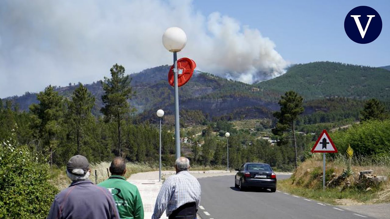 El incendio de Las Hurdes avanza descontrolado hacia el Valle del &Aacute;rrago