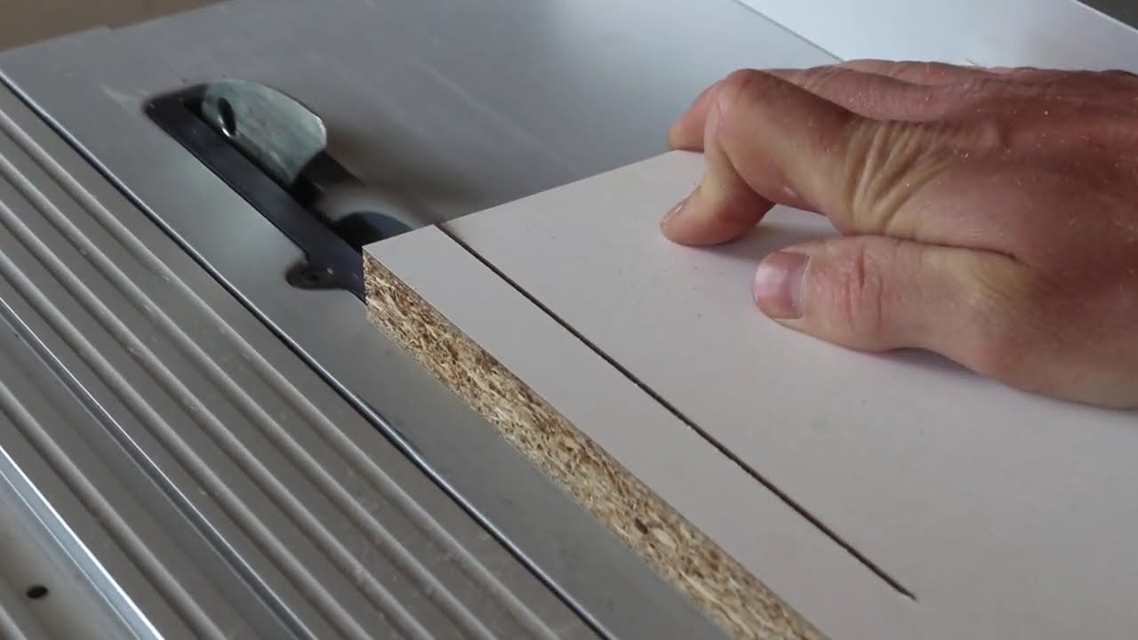 Mit der DLTsaw durch beschichtete Spanplatten schneiden! 🪚✨