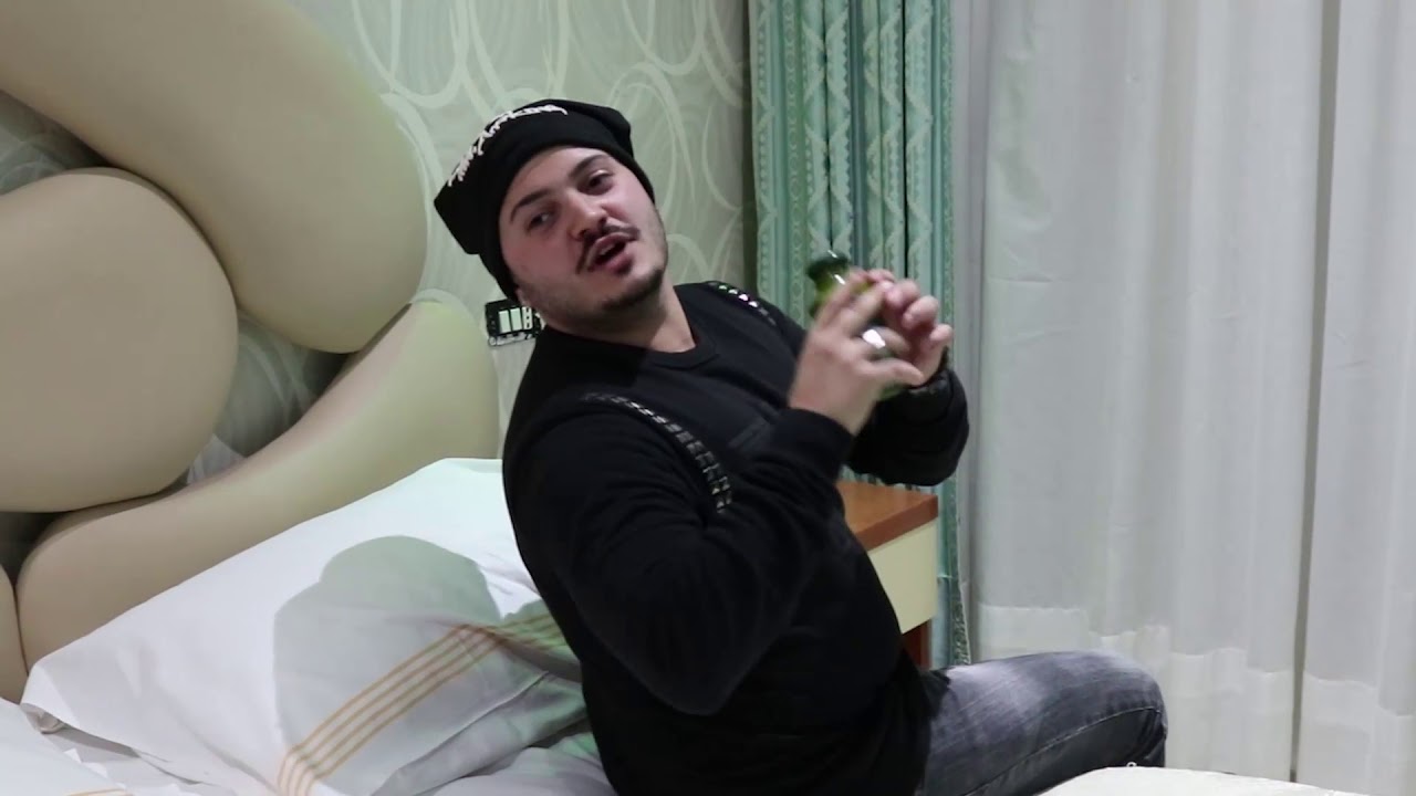 La rossa ha tradito Ciruzzo all'Hotel Meridiano!