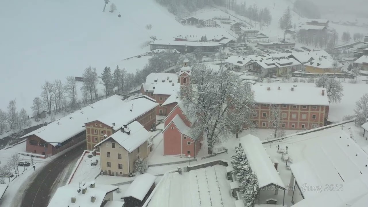 Schneefall am 2. 2. 2022 in Steinhaus Ahrntal